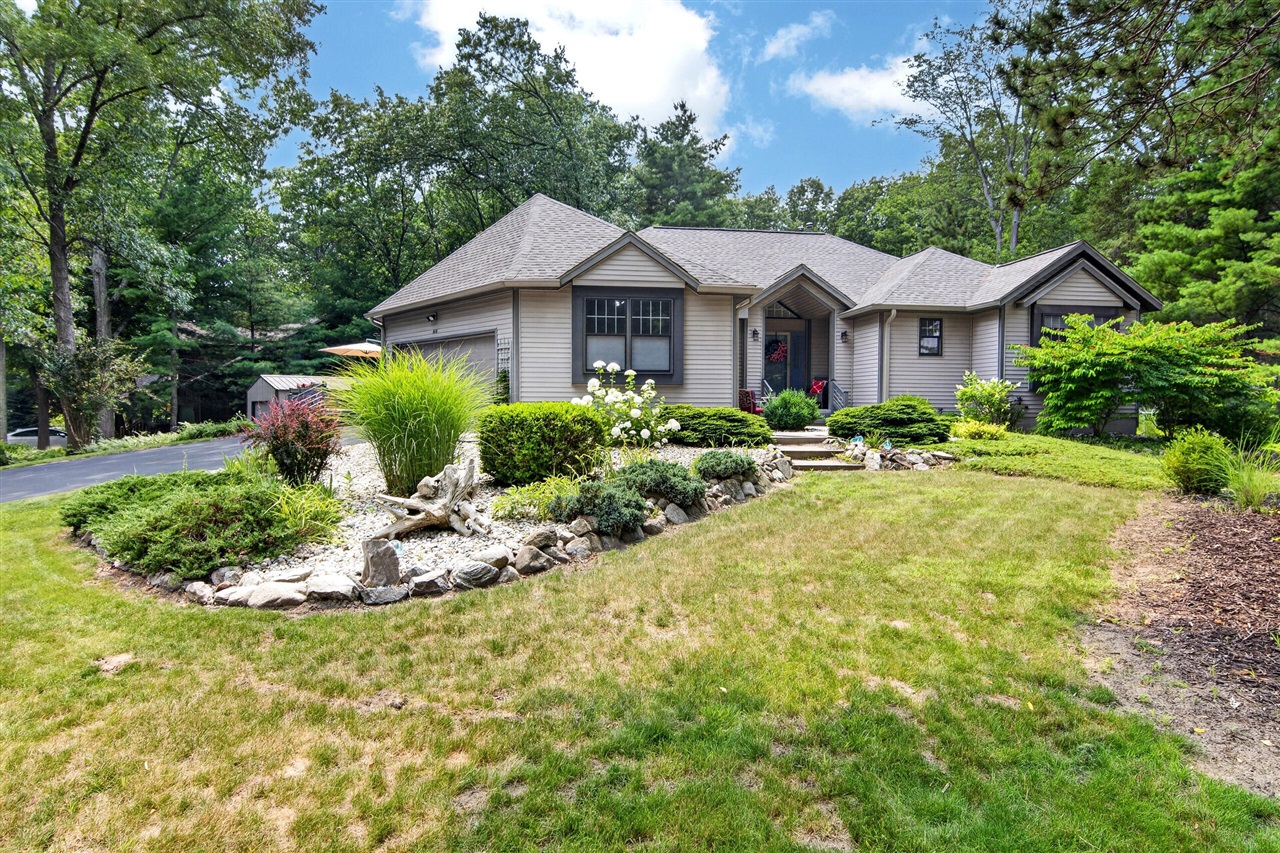 3rd image of 416 N Rush St, Pentwater, MI 49449 | MLS# 70546345