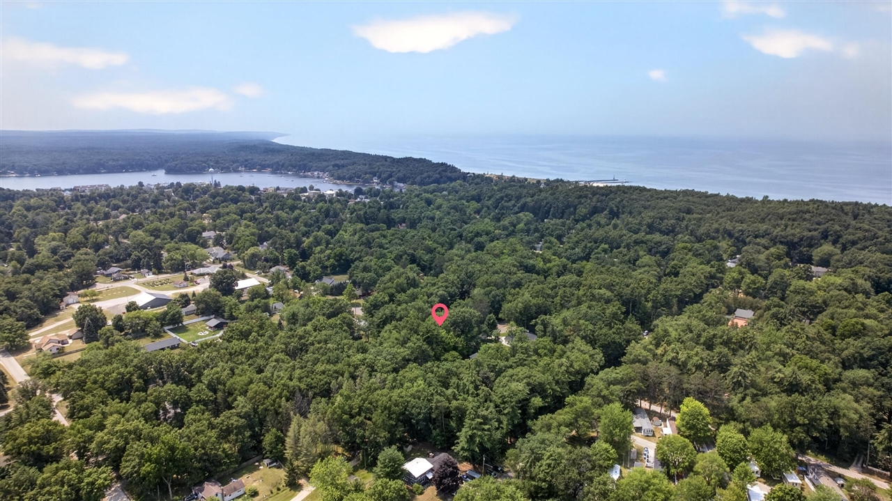 4th image of 416 N Rush St, Pentwater, MI 49449 | MLS# 70546345