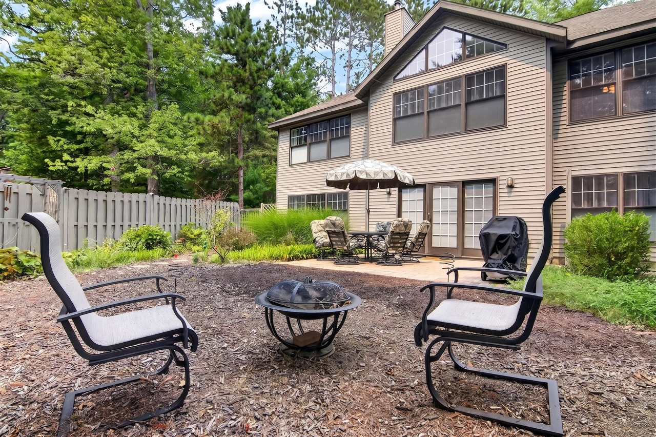 5th image of 416 N Rush St, Pentwater, MI 49449 | MLS# 70546345