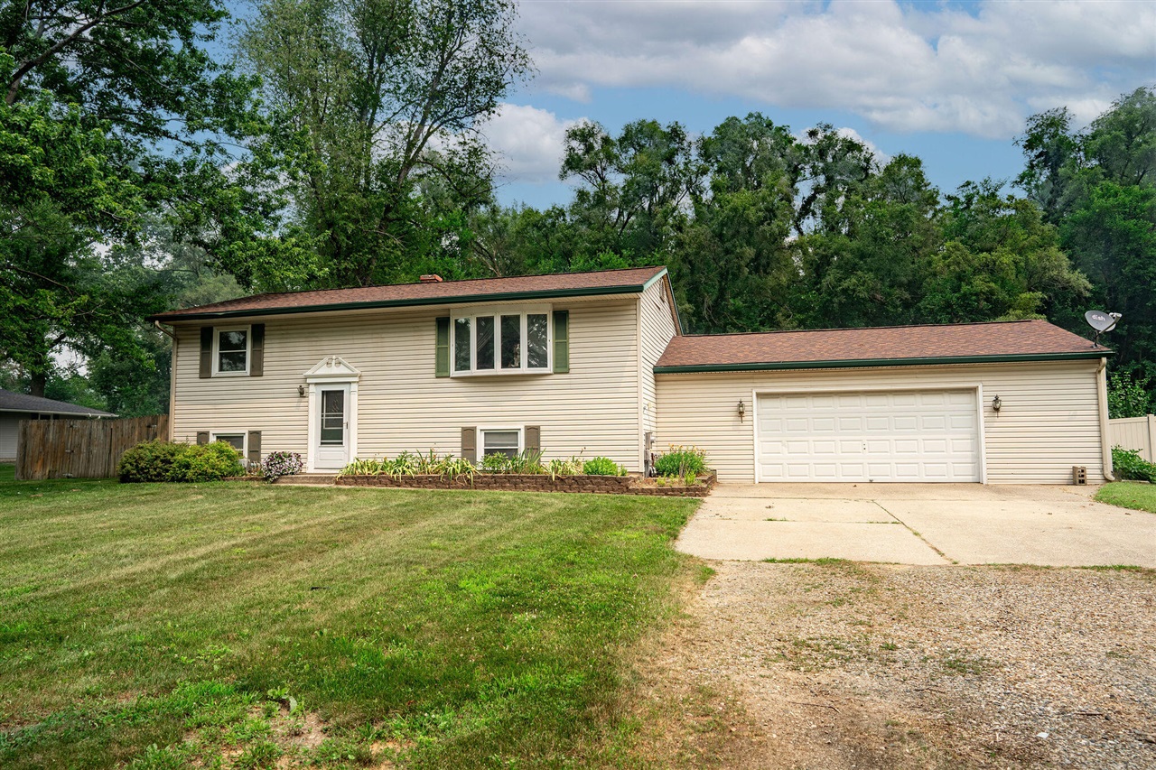 Homes for sale in Plainwell, MI | 1371 Hazelwood Dr, Plainwell, MI 49080 | MLS# 70546380