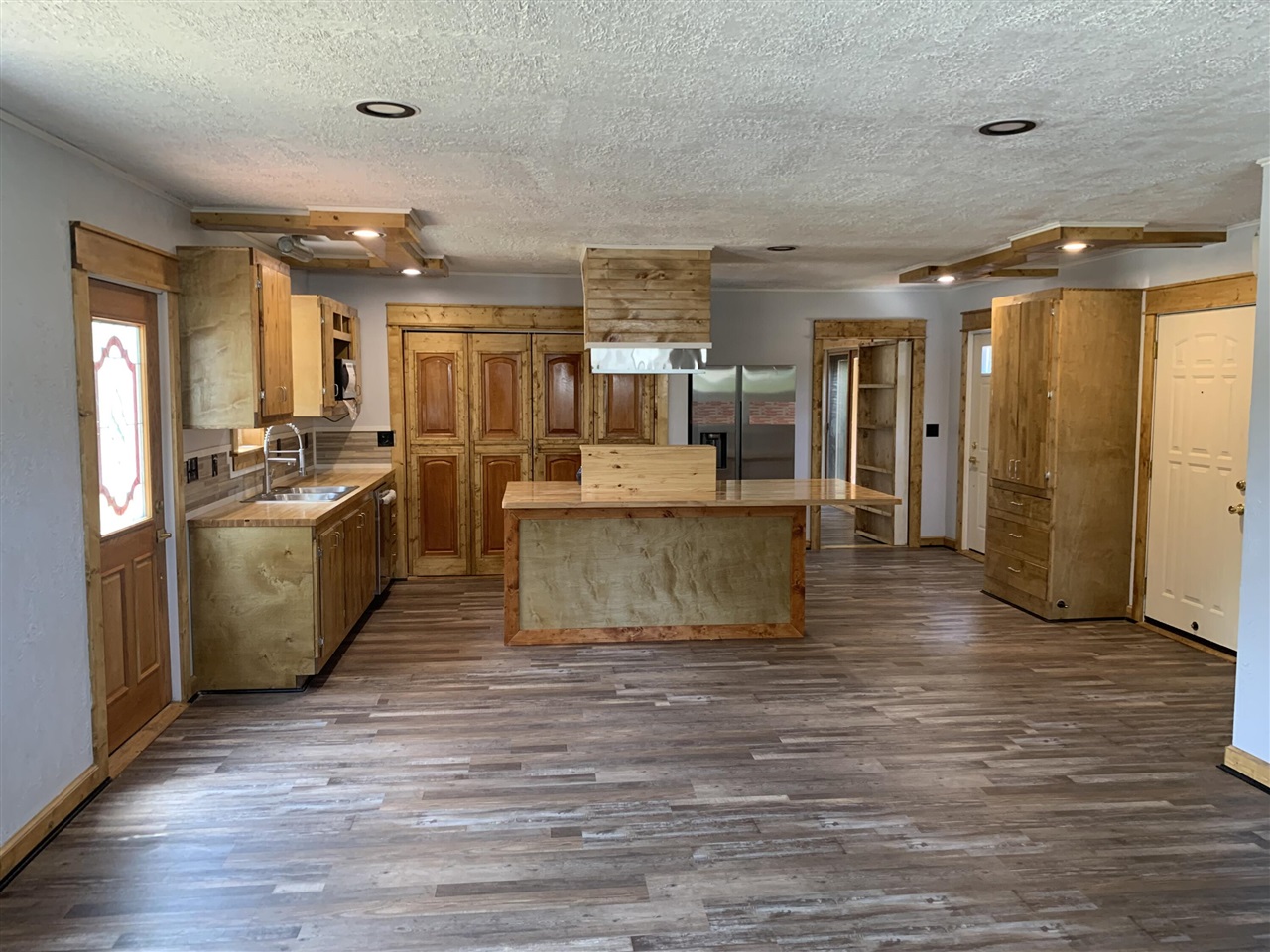 3rd image of 576 Pipestone St, Benton Harbor, MI 49022 | MLS# 70546383