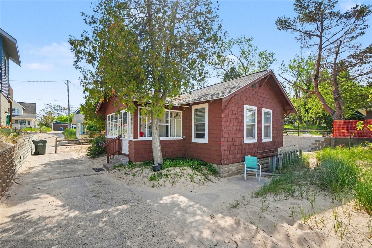 2nd image of 1675 Nelson St, Muskegon, MI 49441 | MLS# 70546391