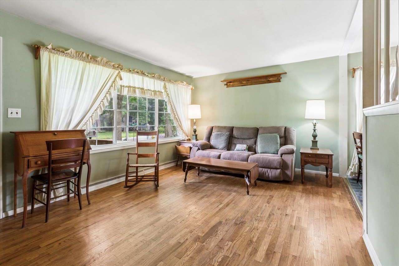 4th image of 441 E Parsons Ave, Watervliet, MI 49098 | MLS# 70546393