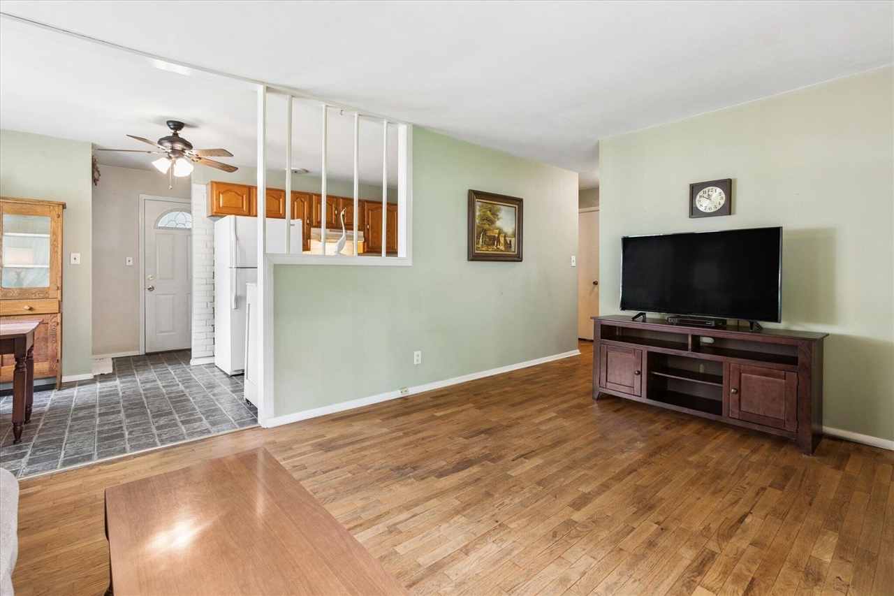 5th image of 441 E Parsons Ave, Watervliet, MI 49098 | MLS# 70546393