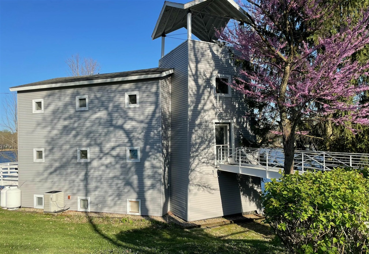 Photo 3 of Single family home for sale at 15657 Lakeview Dr, Buchanan, MI 49107 | MLS# 70546402 | Listing updated on 2026-09-14