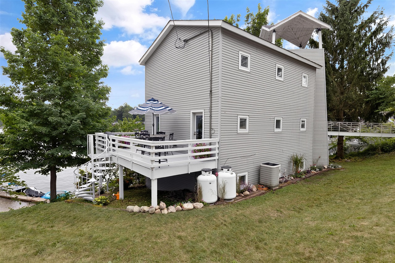 Photo 3 of Single family home for sale at 15657 Lakeview Dr, Buchanan, MI 49107 | MLS# 70546402 | Listing updated on 2026-09-14
