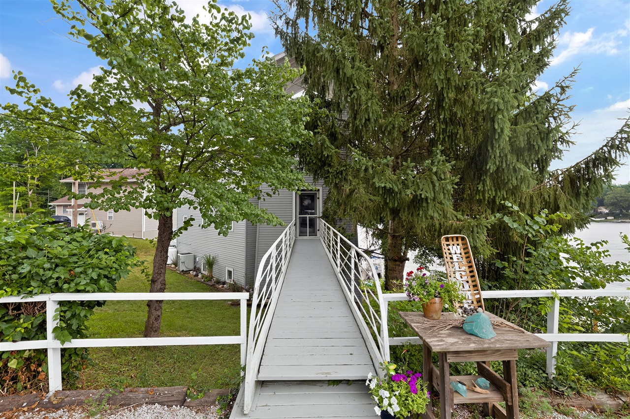 Photo 4 of Single family home for sale at 15657 Lakeview Dr, Buchanan, MI 49107 | MLS# 70546402 | Listing updated on 2026-09-14