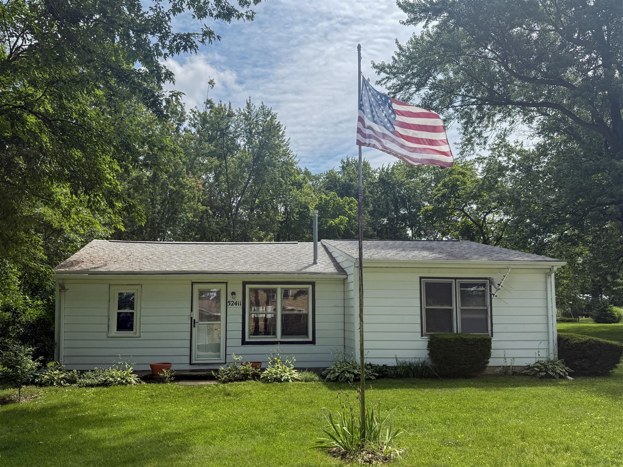 1st image of 52411 Lakeview Dr, Dowagiac, MI 49047 | MLS# 70546513