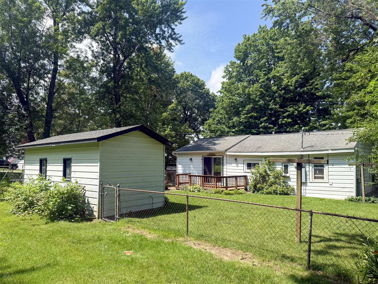 2nd image of 52411 Lakeview Dr, Dowagiac, MI 49047 | MLS# 70546513