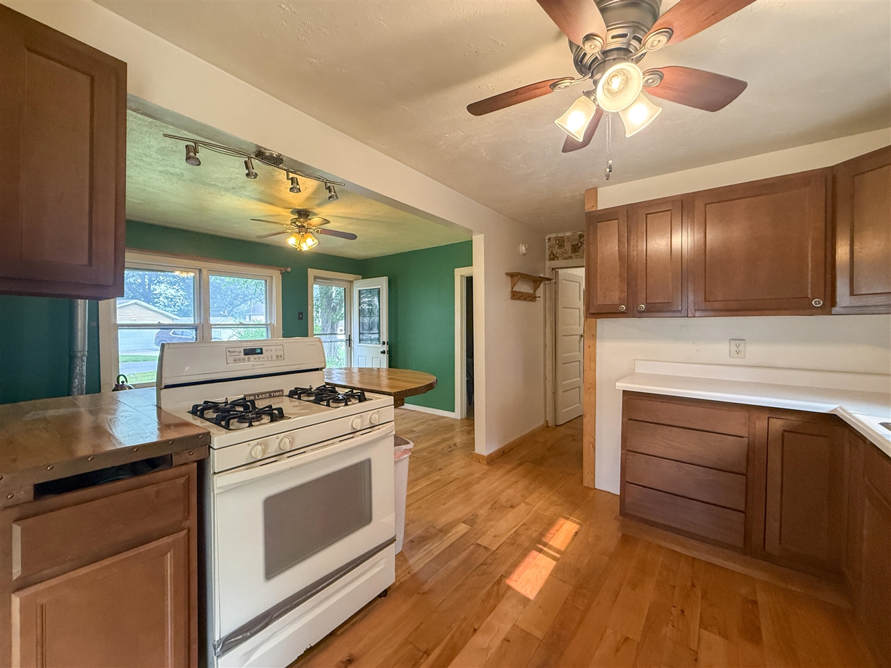 5th image of 52411 Lakeview Dr, Dowagiac, MI 49047 | MLS# 70546513