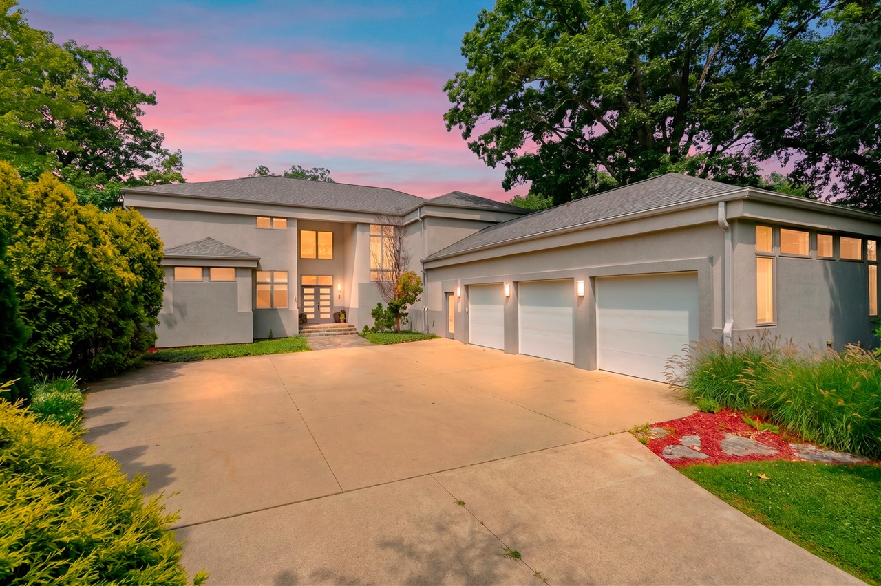 1st image of 20 Hiawatha Dr, Battle Creek, MI 49015 | MLS# 70546547