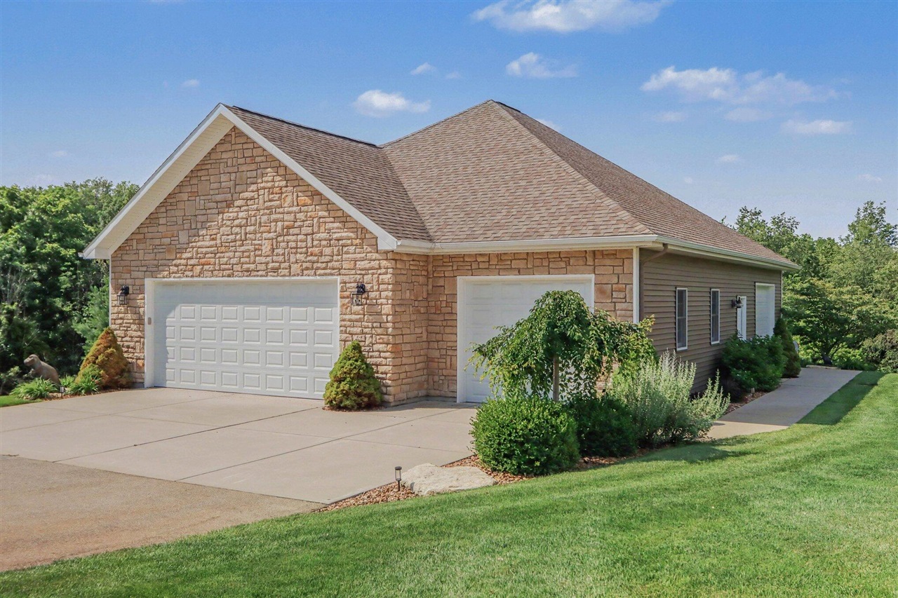 Photo 3 of Single family home for sale at 9269 Sedona Ridge Ct, Byron Center, MI 49315 | MLS# 70546549 | Listing updated on 2026-09-30