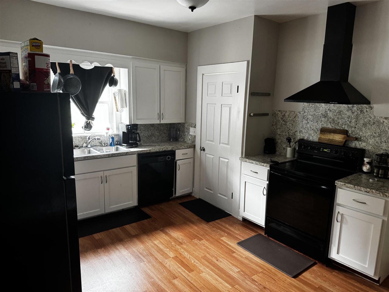 3rd image of 8245 Cottonwood Dr, Jenison, MI 49428 | MLS# 70546571
