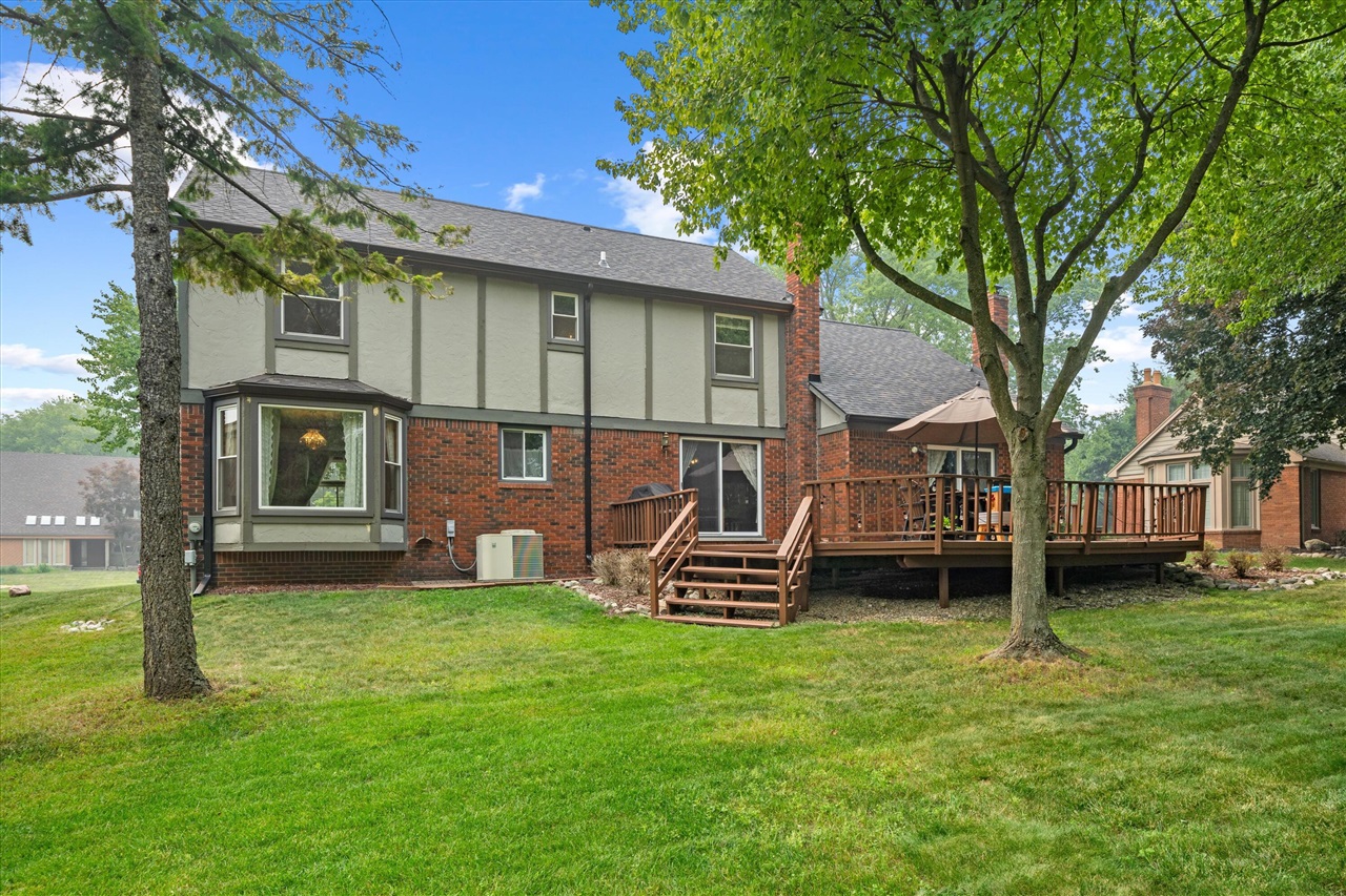 2nd image of 25872 Hunt Club Blvd, Farmington Hills, MI 48335 | MLS# 70546594