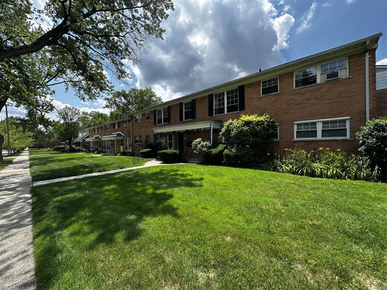 Homes for sale in Royal Oak, MI | 3213 Benjamin Avenue, Royal Oak, MI 48073 | Houzeo