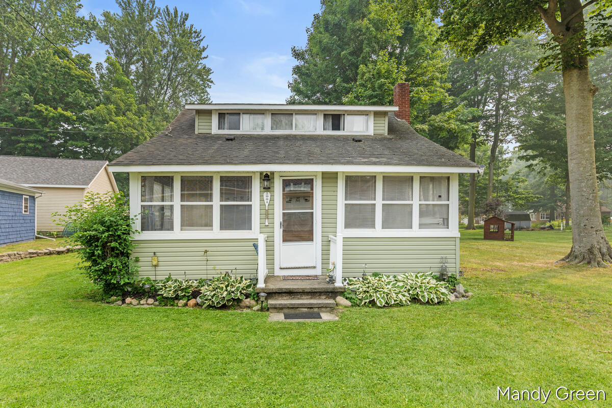 Homes for sale in Crystal, MI | 2004 Mildred St, Crystal, MI 48818 | MLS# 70546611
