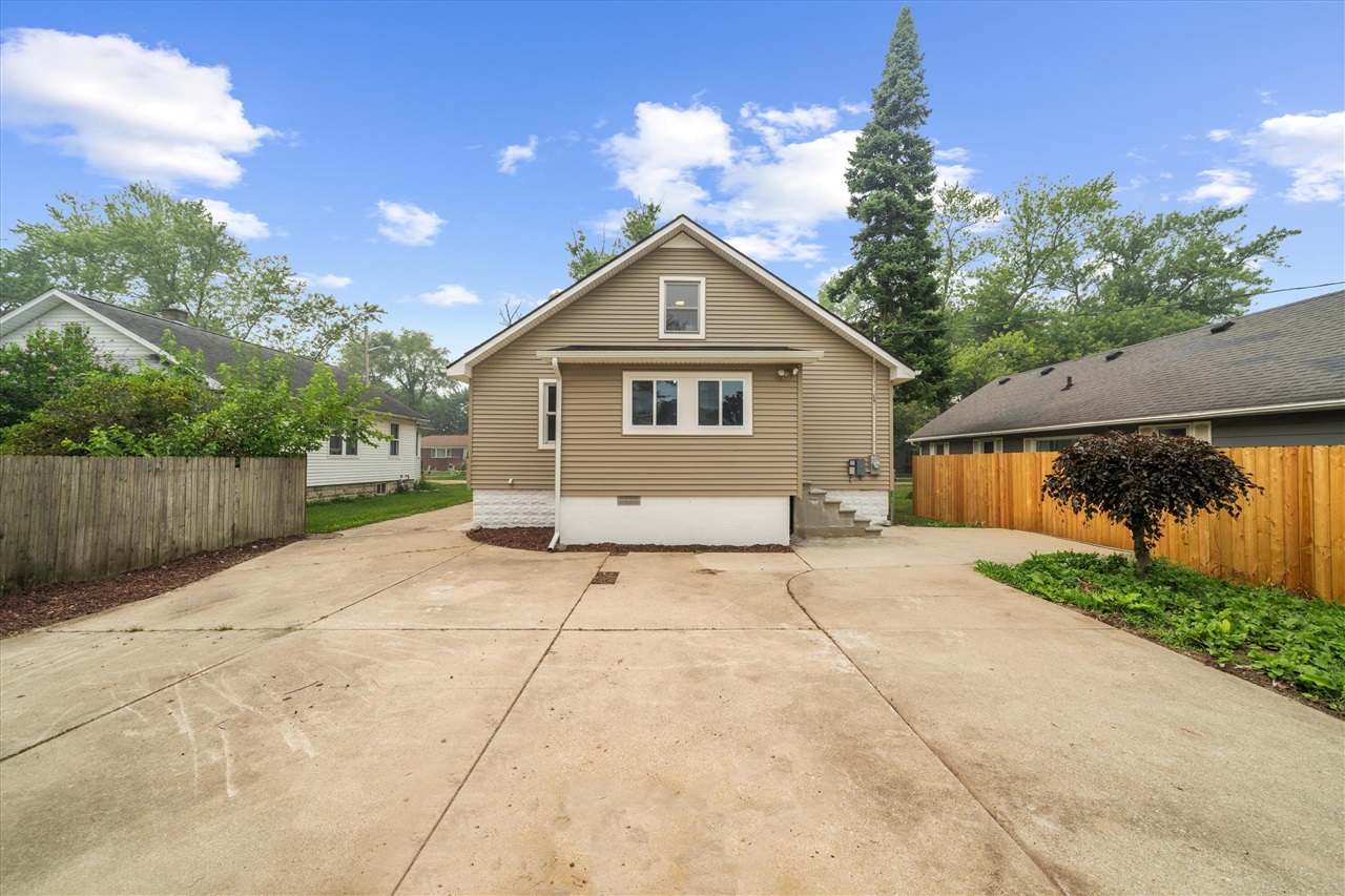 39th image of 761 Westwood Dr, Monroe, MI 48161 | MLS# 70546629