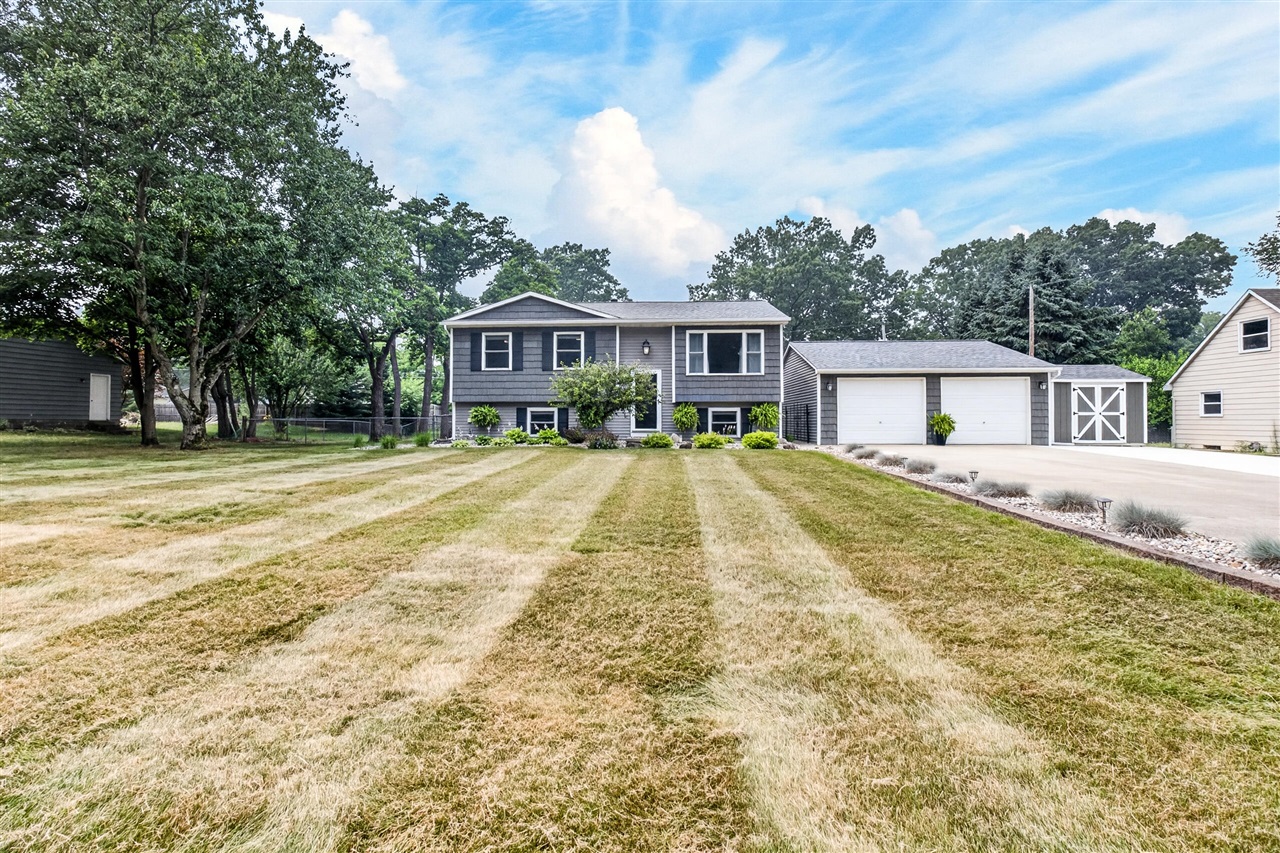 1st image of 57380 Hamilton Dr, Mattawan, MI 49071 | MLS# 70546640