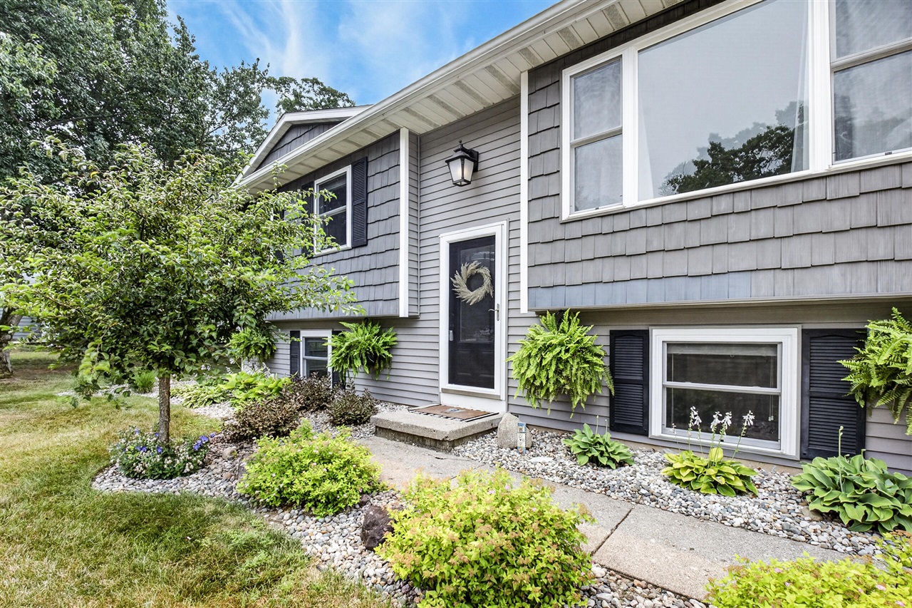 3rd image of 57380 Hamilton Dr, Mattawan, MI 49071 | MLS# 70546640