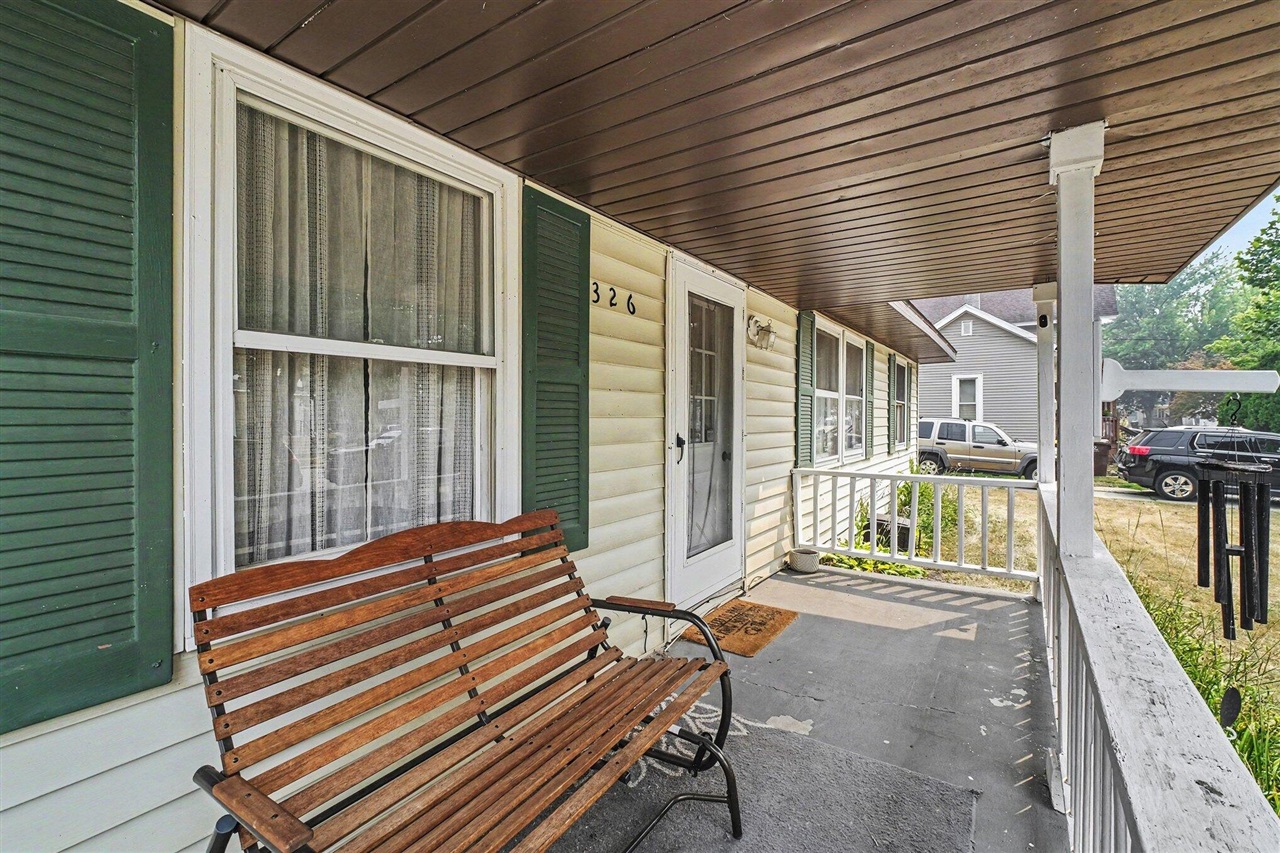 1st image of 326 E Adams St, Ionia, MI 48846 | MLS# 70546645