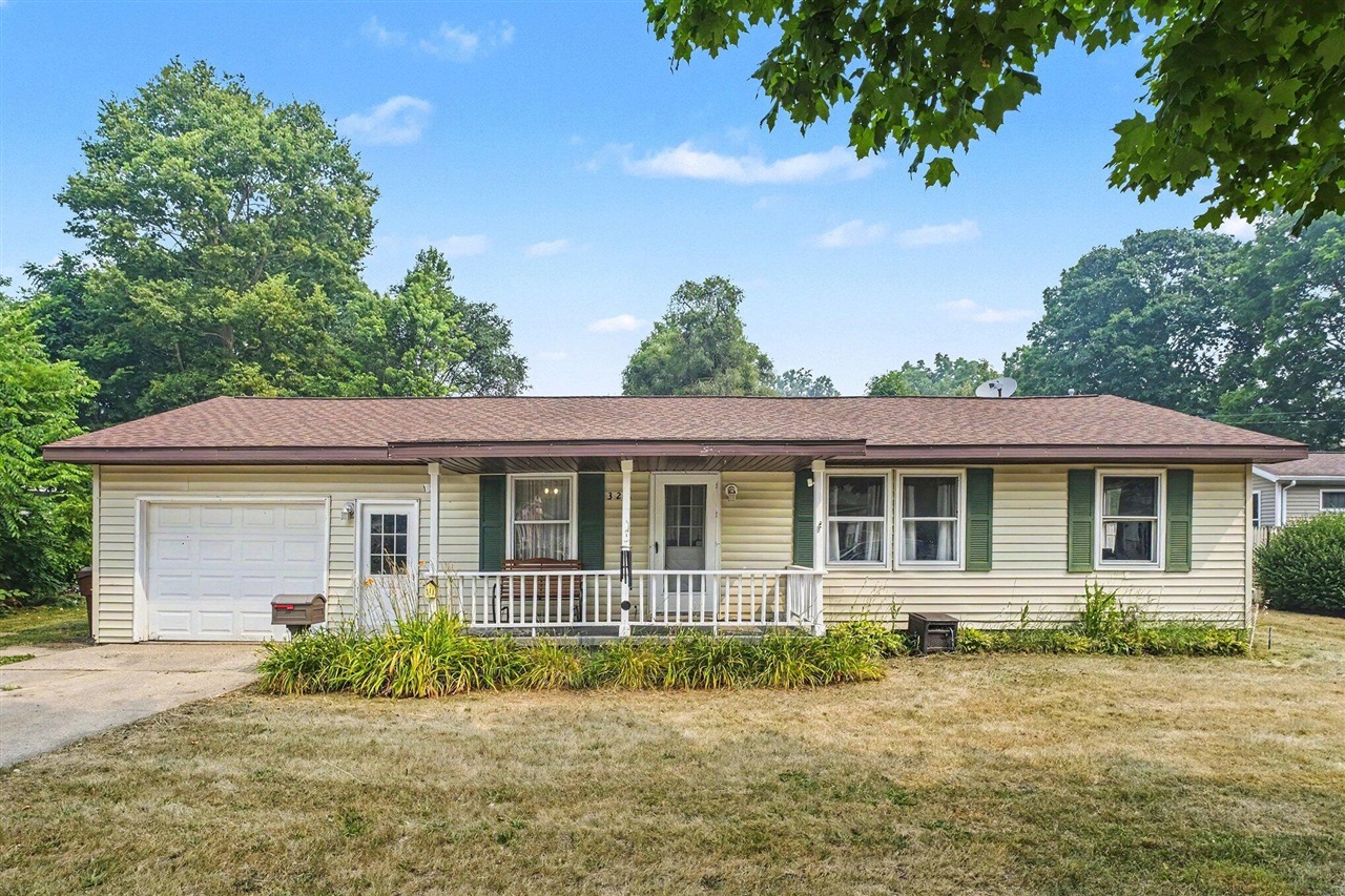 15th image of 326 E Adams St, Ionia, MI 48846 | MLS# 70546645