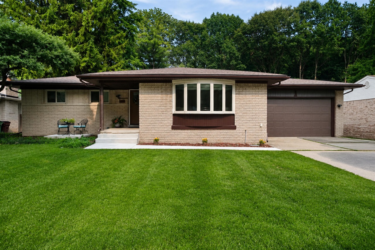 2nd image of 53284 Wolf Dr, Shelby Township, MI 48316 | MLS# 70546696