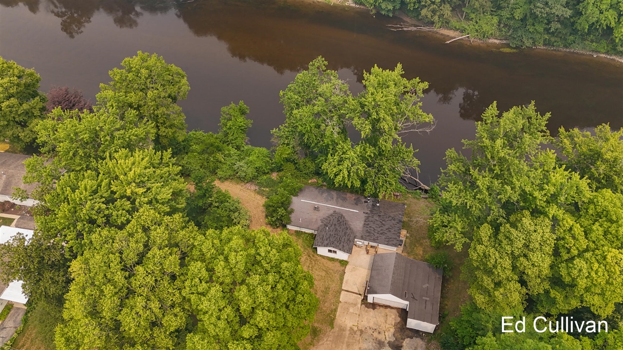3rd image of 6415 W Bell Meadow Dr, Grant, MI 49327 | MLS# 70546699