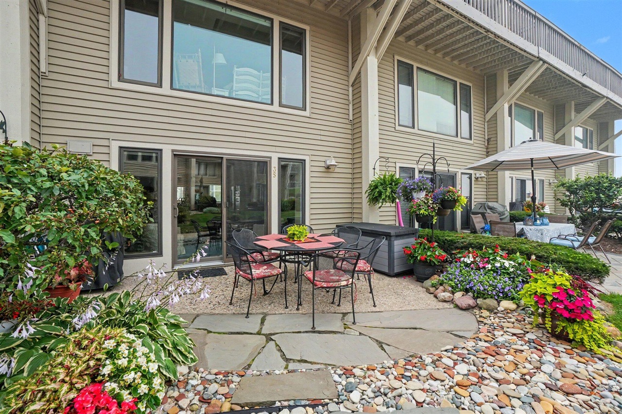 5th image of 69 N Shore Dr, South Haven, MI 49090