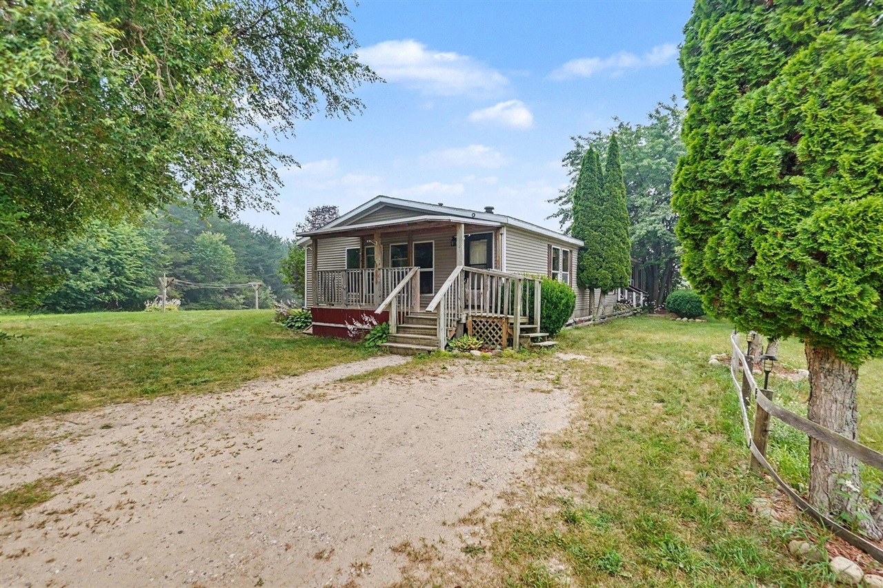 3rd image of 79 N 192Nd Ave, Hesperia, MI 49421 | MLS# 70546755