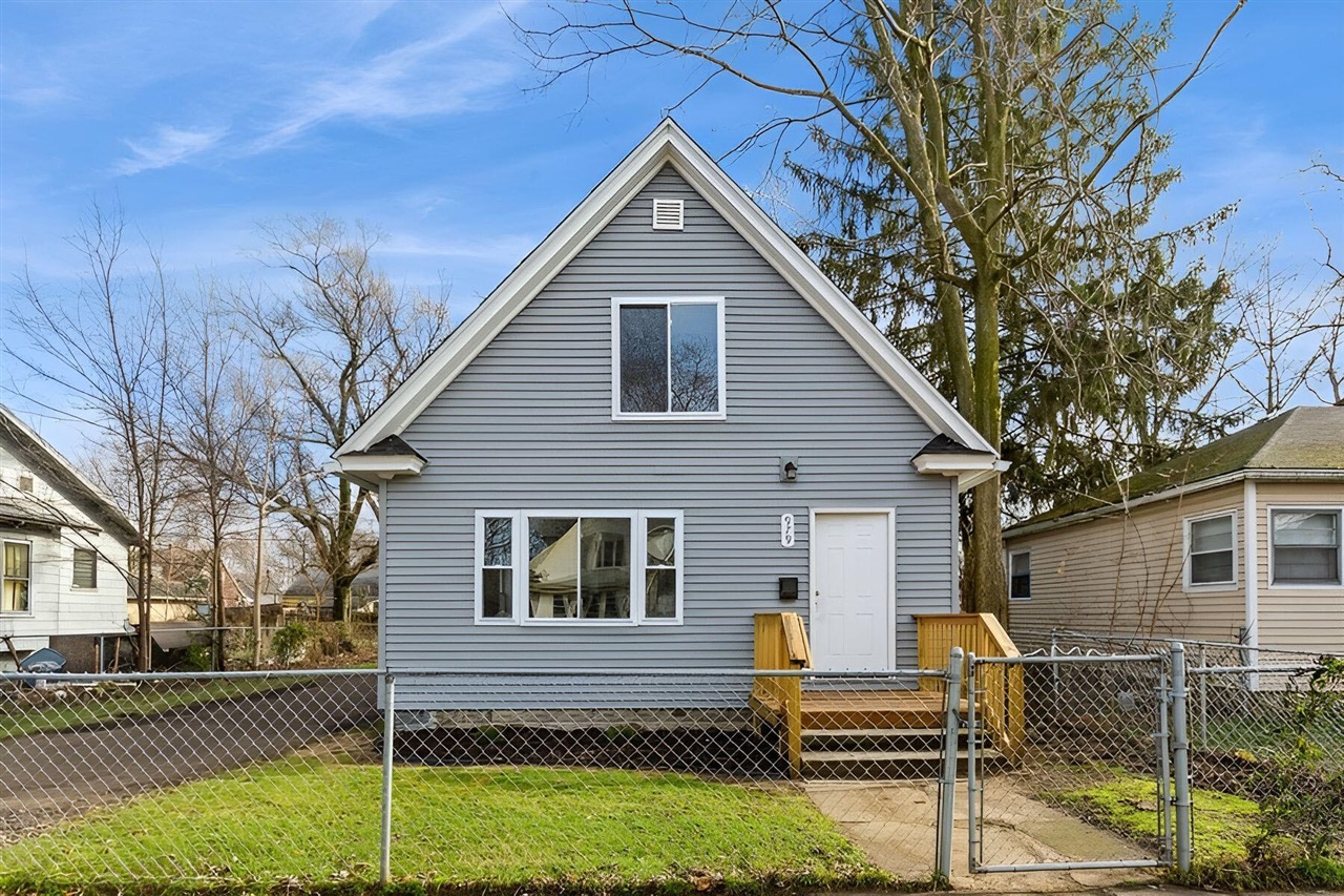 2nd image of 979 Lavette Ave, Benton Harbor, MI 49022 | MLS# 70546761