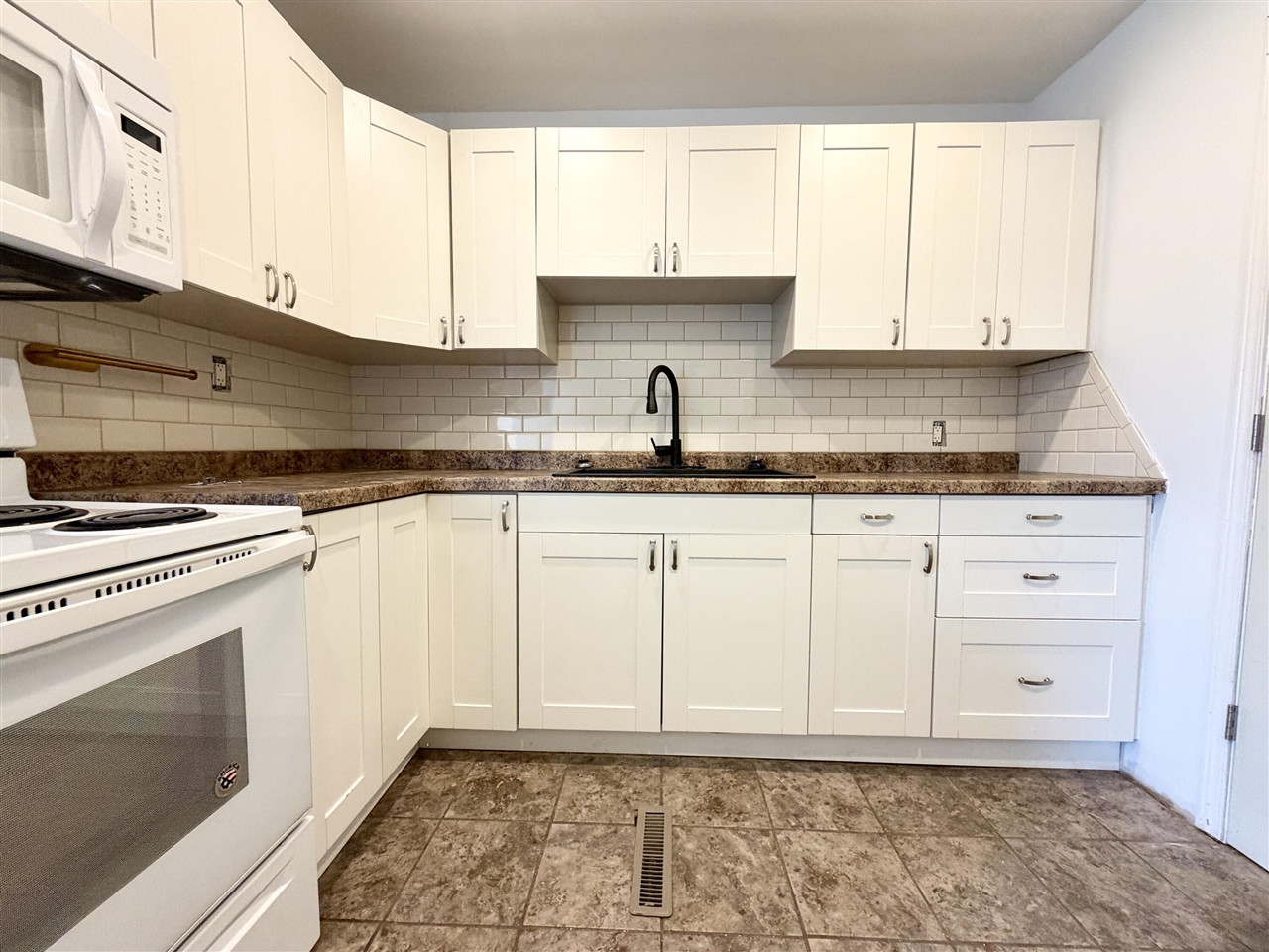 4th image of 1304 Pearl St, Lake Odessa, MI 48849 | MLS# 70546768