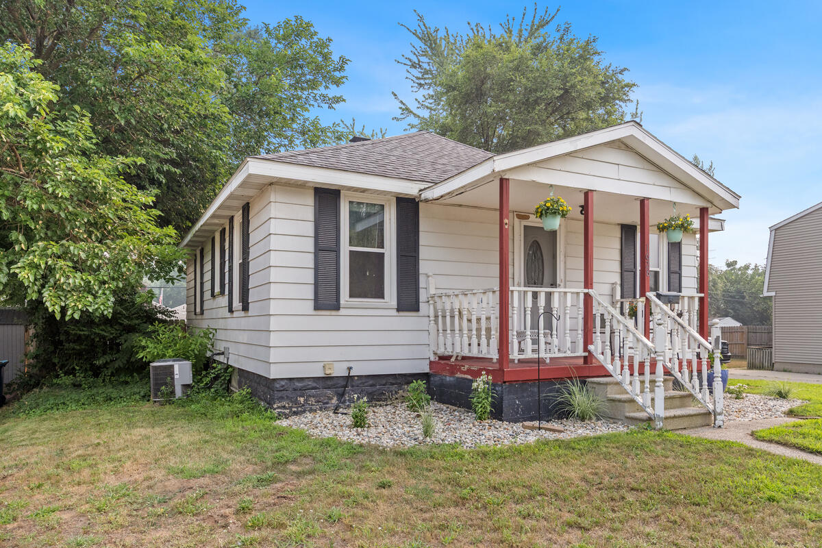 2nd image of 1628 Pennoyer Ave, Grand Haven, MI 49417 | MLS# 70546795