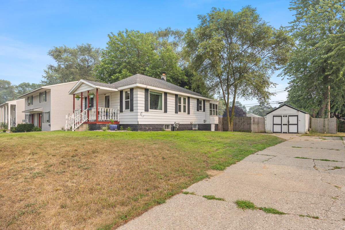 4th image of 1628 Pennoyer Ave, Grand Haven, MI 49417 | MLS# 70546795