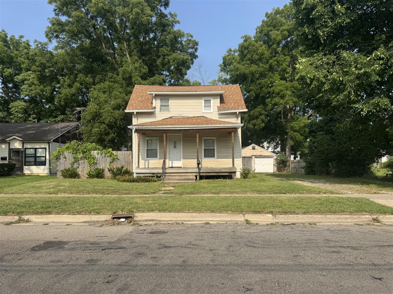 Homes for sale in Jackson, MI | 918 N Blackstone St, Jackson, MI 49202 | MLS# 70546837
