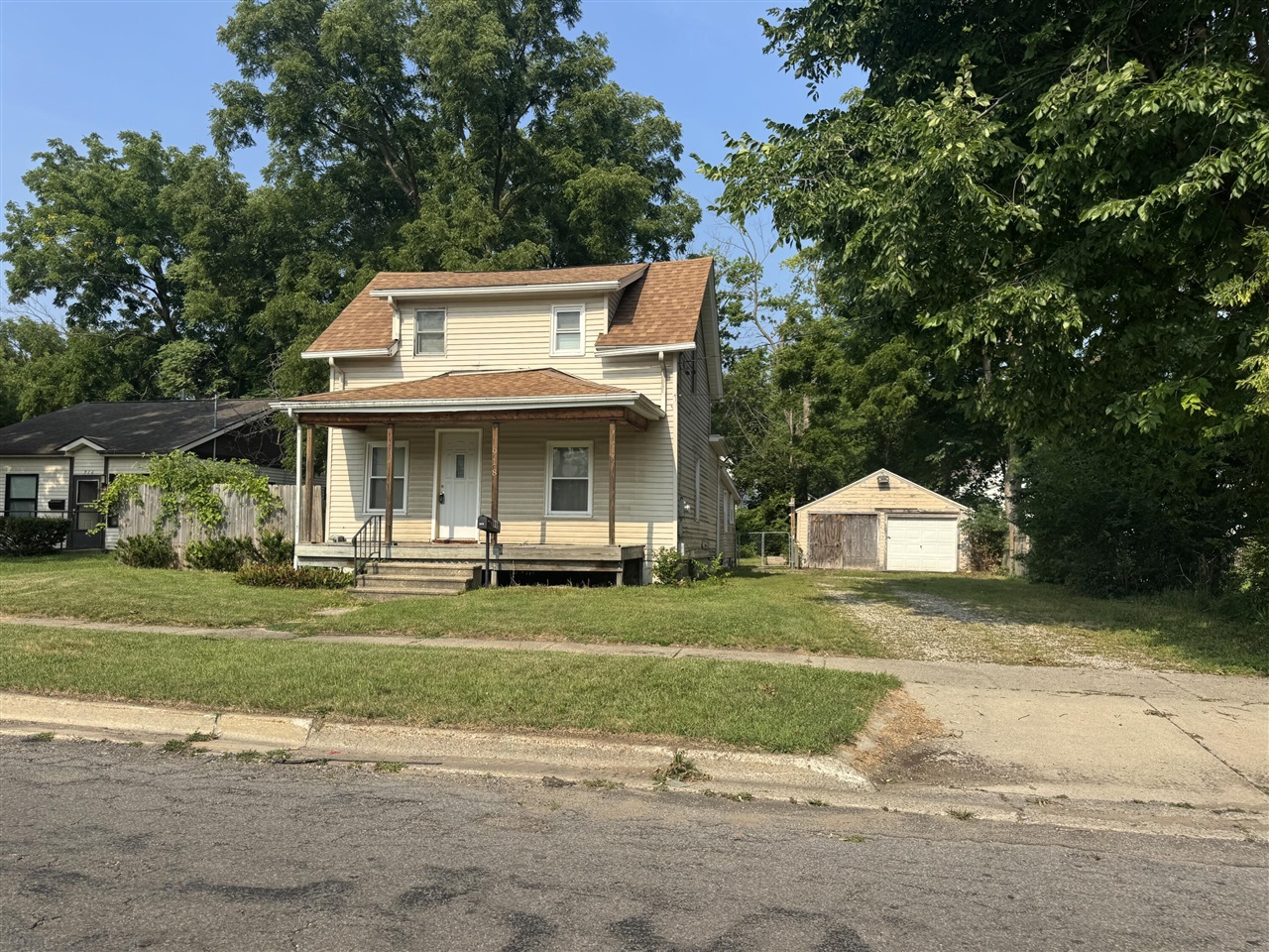 Homes for sale in Jackson, MI | 918 N Blackstone St, Jackson, MI 49202 | MLS# 70546837