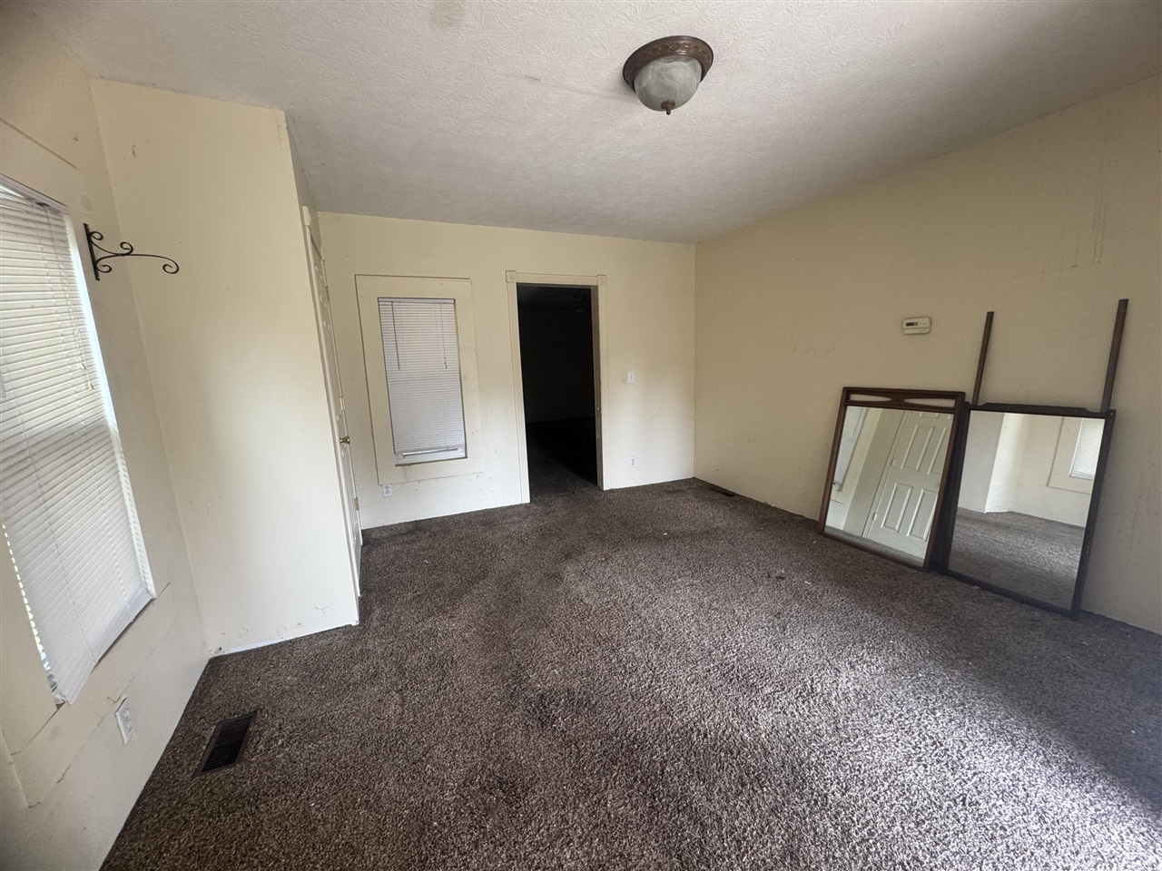 Homes for sale in Jackson, MI | 918 N Blackstone St, Jackson, MI 49202 | MLS# 70546837
