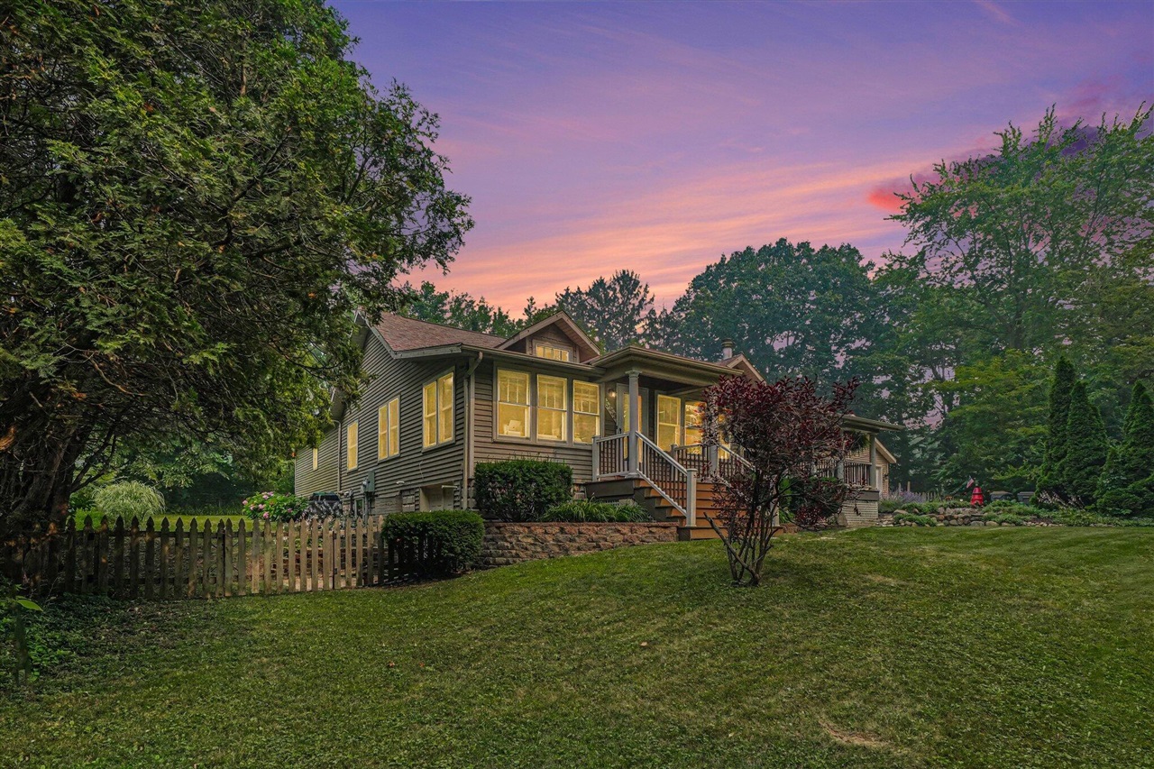 Homes for sale in Coloma, MI | 5359 Riverside Dr, Coloma, MI 49038 | MLS# 70546853