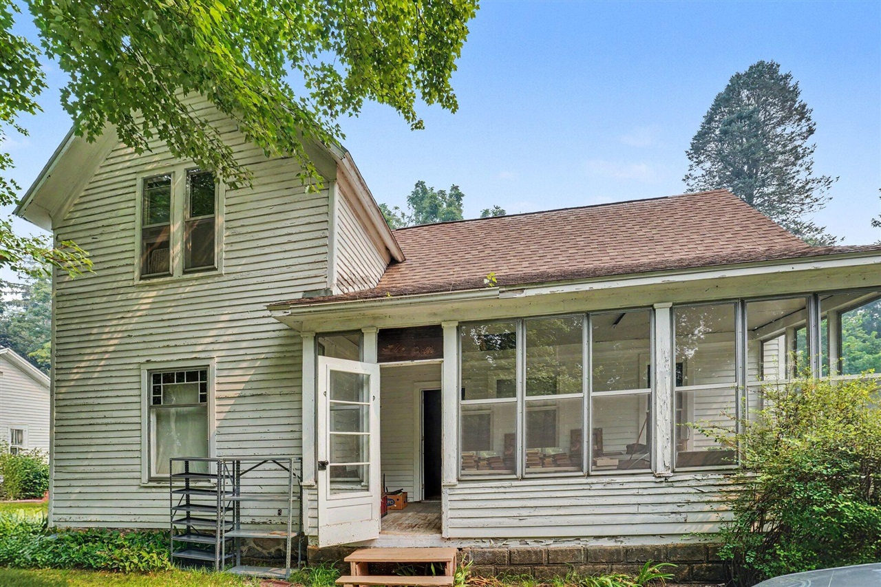Homes for sale in Allegan, MI | 220 Cora St, Allegan, MI 49010 | MLS# 70546884