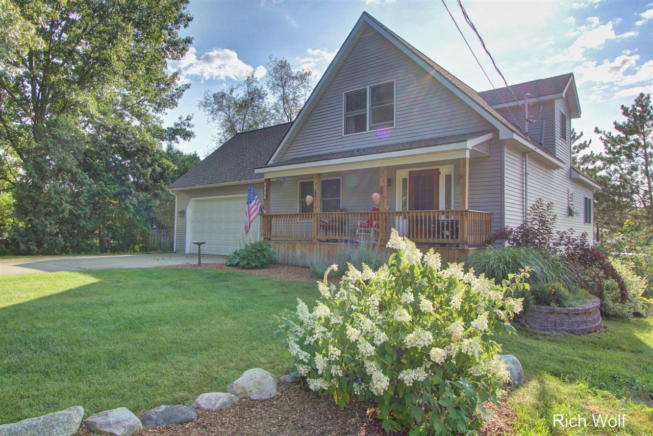 1st image of 8611 Mohawk Trl, Howard City, MI 49329 | MLS# 70546891