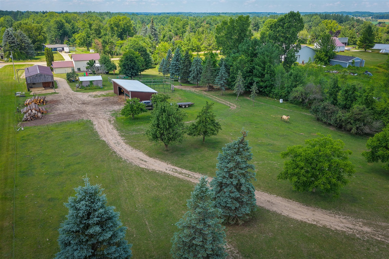 3rd image of 8565 S Cornwell Ave, Clare, MI 48617 | MLS# 70546896