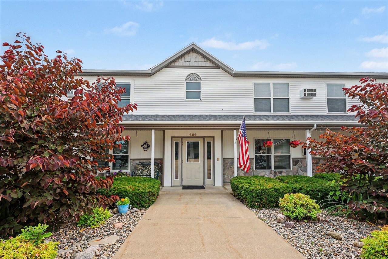 1st image of 609 Trinity Dr, Caledonia, MI 49316