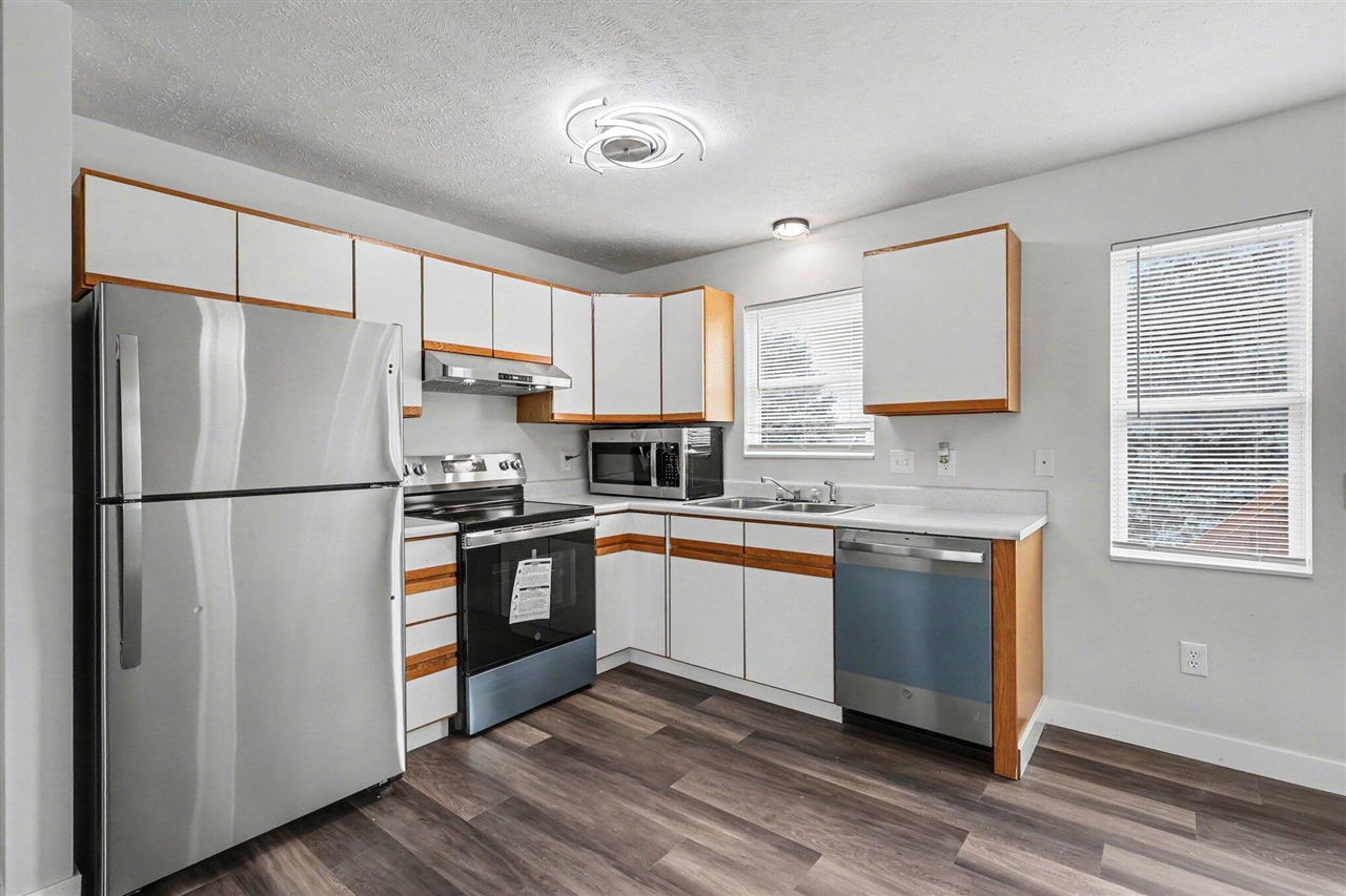 2nd image of 609 Trinity Dr, Caledonia, MI 49316
