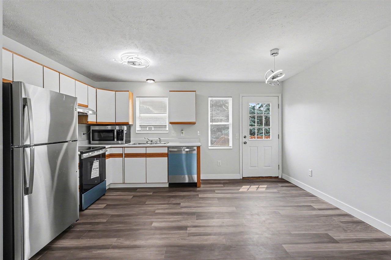 3rd image of 609 Trinity Dr, Caledonia, MI 49316
