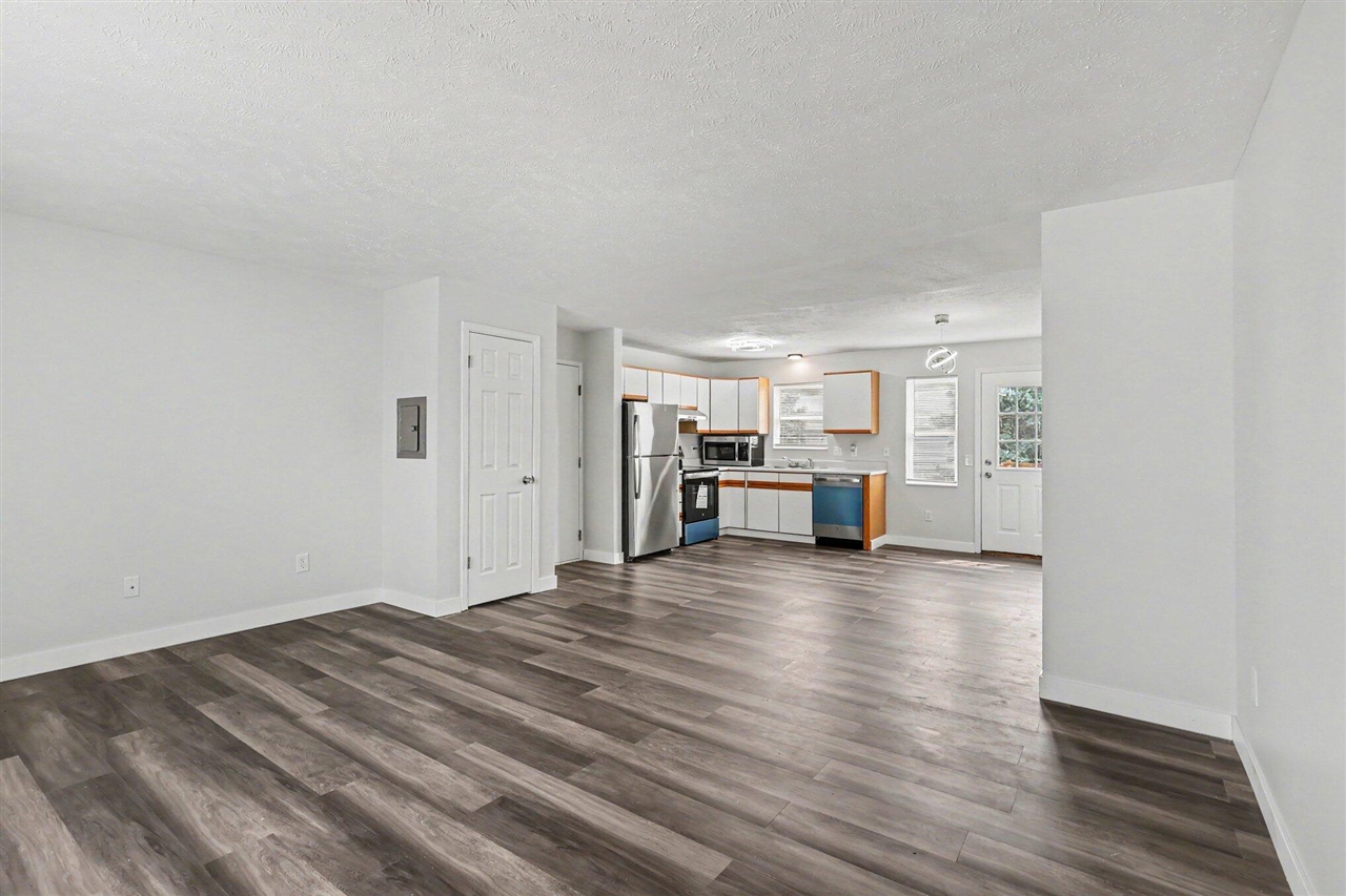 5th image of 609 Trinity Dr, Caledonia, MI 49316