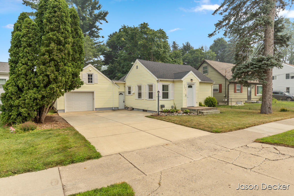 1st image of 1524 Downey St, Lansing, MI 48906 | MLS# 70546920