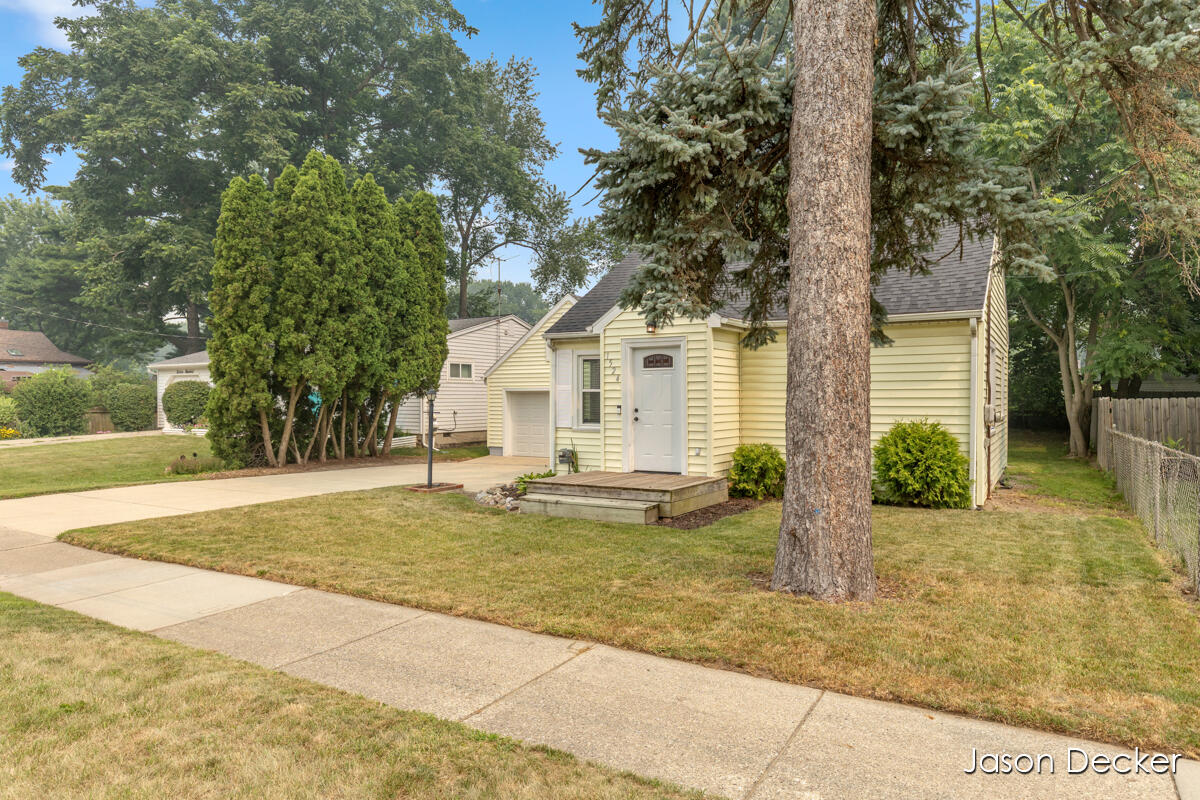 3rd image of 1524 Downey St, Lansing, MI 48906 | MLS# 70546920