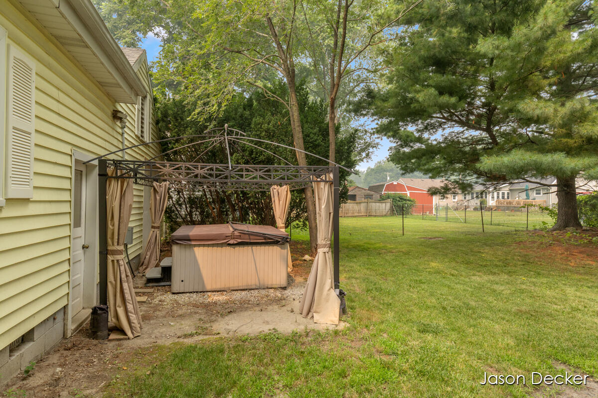 24th image of 1524 Downey St, Lansing, MI 48906 | MLS# 70546920