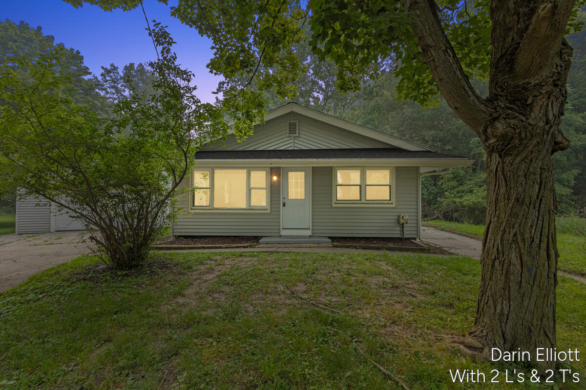 1st image of 2110 Worden St, Lansing, MI 48910 | MLS# 70546928