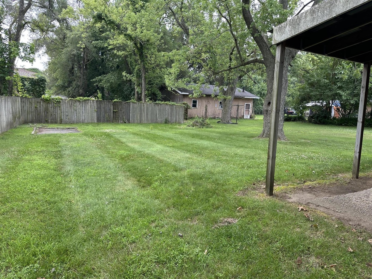 3rd image of 1060 Indiana Ave, Benton Harbor, MI 49022 | MLS# 70546978