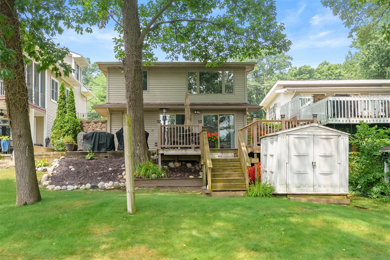 1st image of 92709 Gravel Lake Dr, Lawton, MI 49065 | MLS# 70547011